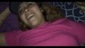 Culo y concha ROSADITA, Se la mete bien duro hasta con los dedos hasta hacerla venir.